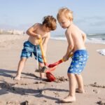 Children's Long Handled Flat Shovel for Snow or Sand - Image 5