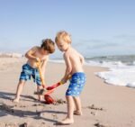 Children's Long Handled Heavy Duty Beach Shovel - Image 4
